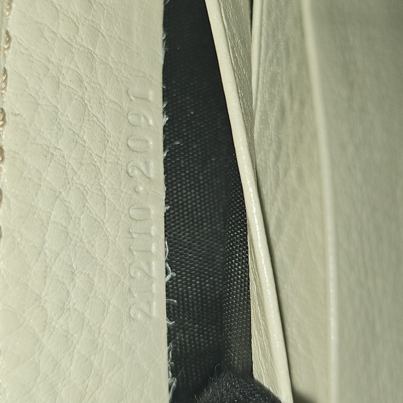 Authentic Gucci Cream Wallet - Picture 7 of 8